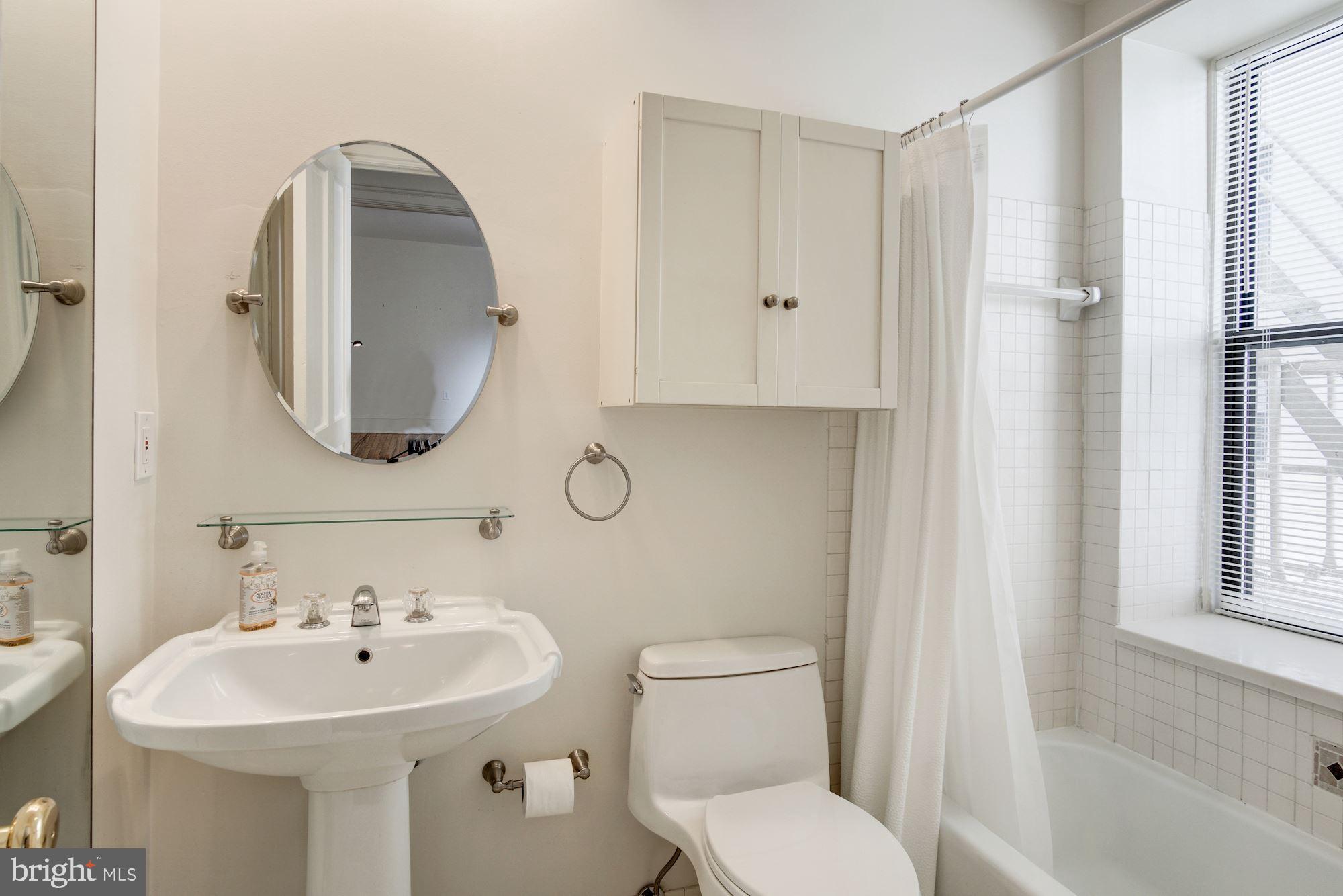 2153 California Street Northwest, Unit 207 Washington, DC 20008 - Photo 13 of 32 Full Bath