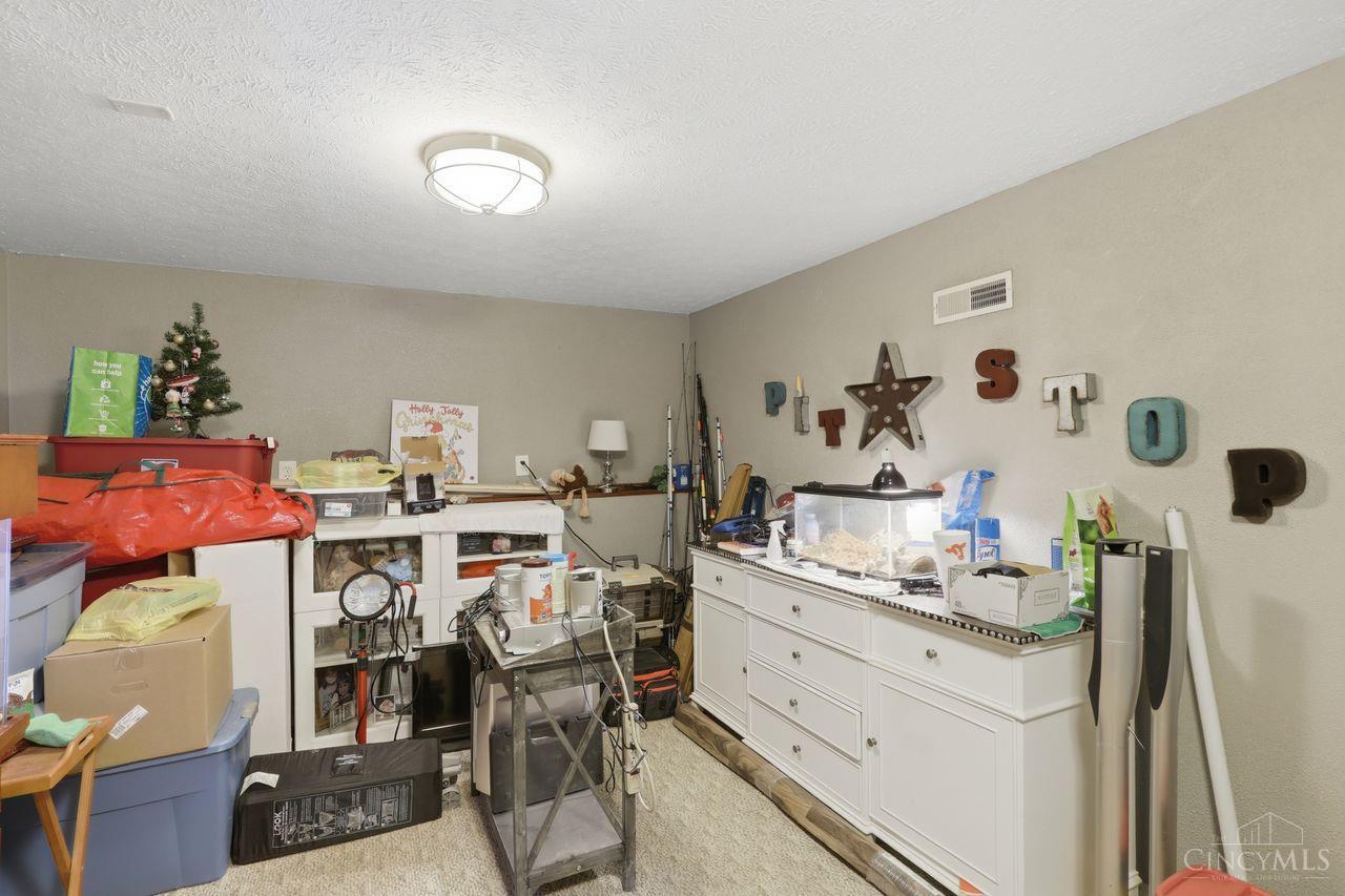 3170 Struble Road Cincinnati, OH 45251 - Photo 28 of 43