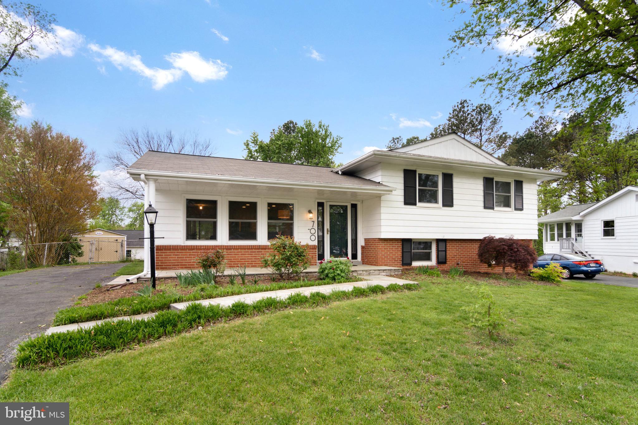 700 East Roanoke Road Sterling, VA 20164 - Photo 3 of 44 Gallery Image 3