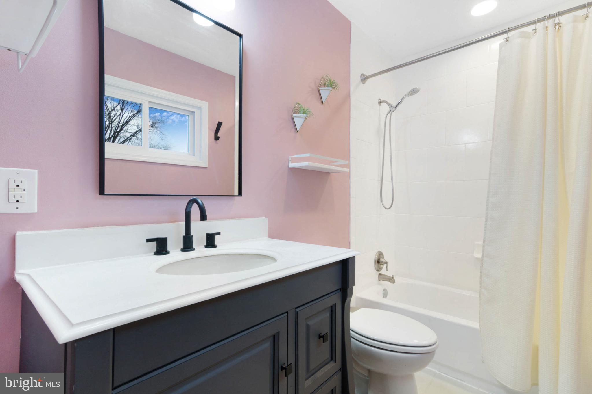 700 East Roanoke Road Sterling, VA 20164 - Photo 31 of 44 Master Bath