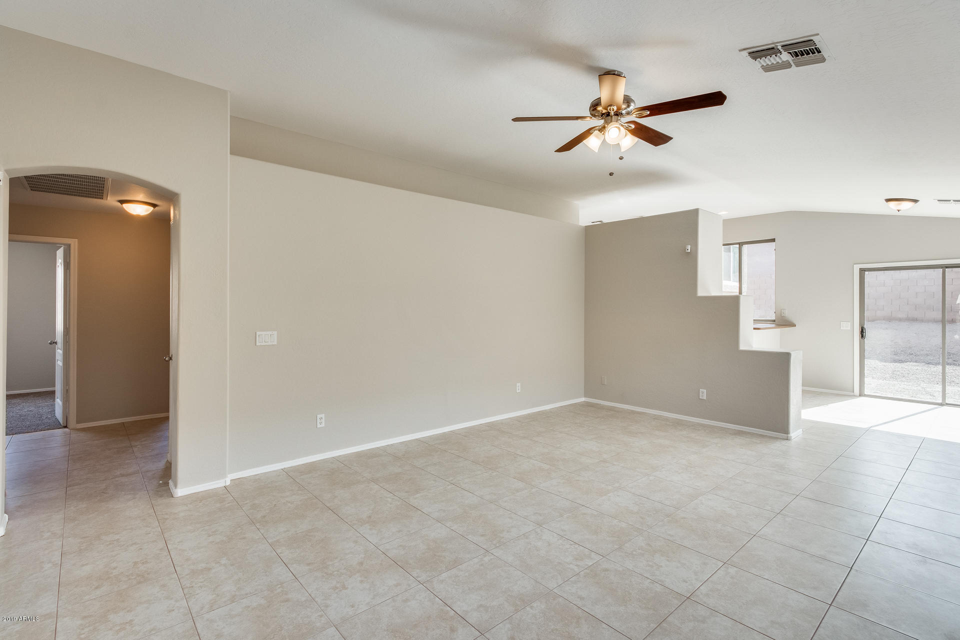 417 West Beautiful Lane Phoenix, AZ 85041 - Photo 8 of 33