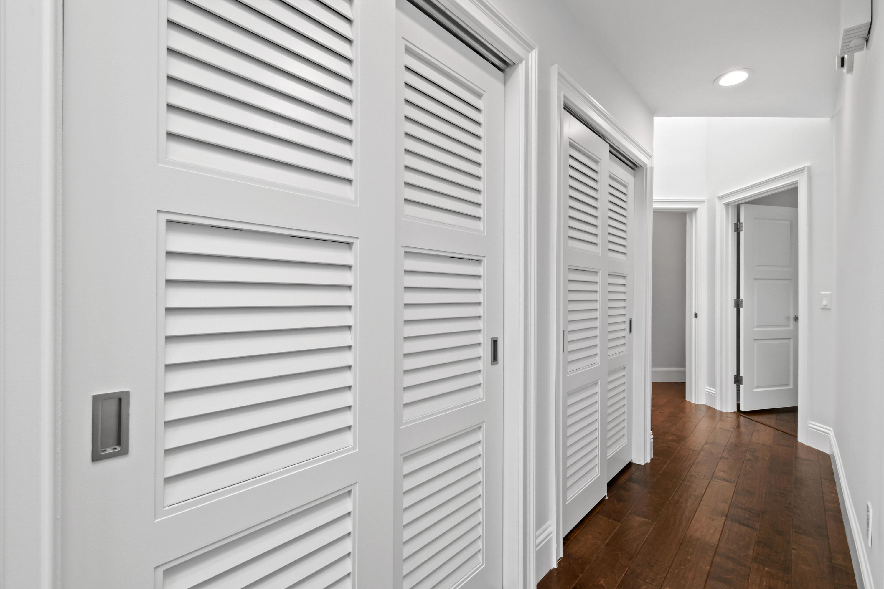 10561 Southeast Le Parc Jupiter, FL 33469 - Photo 29 of 80 a view of a hallway with wooden floor