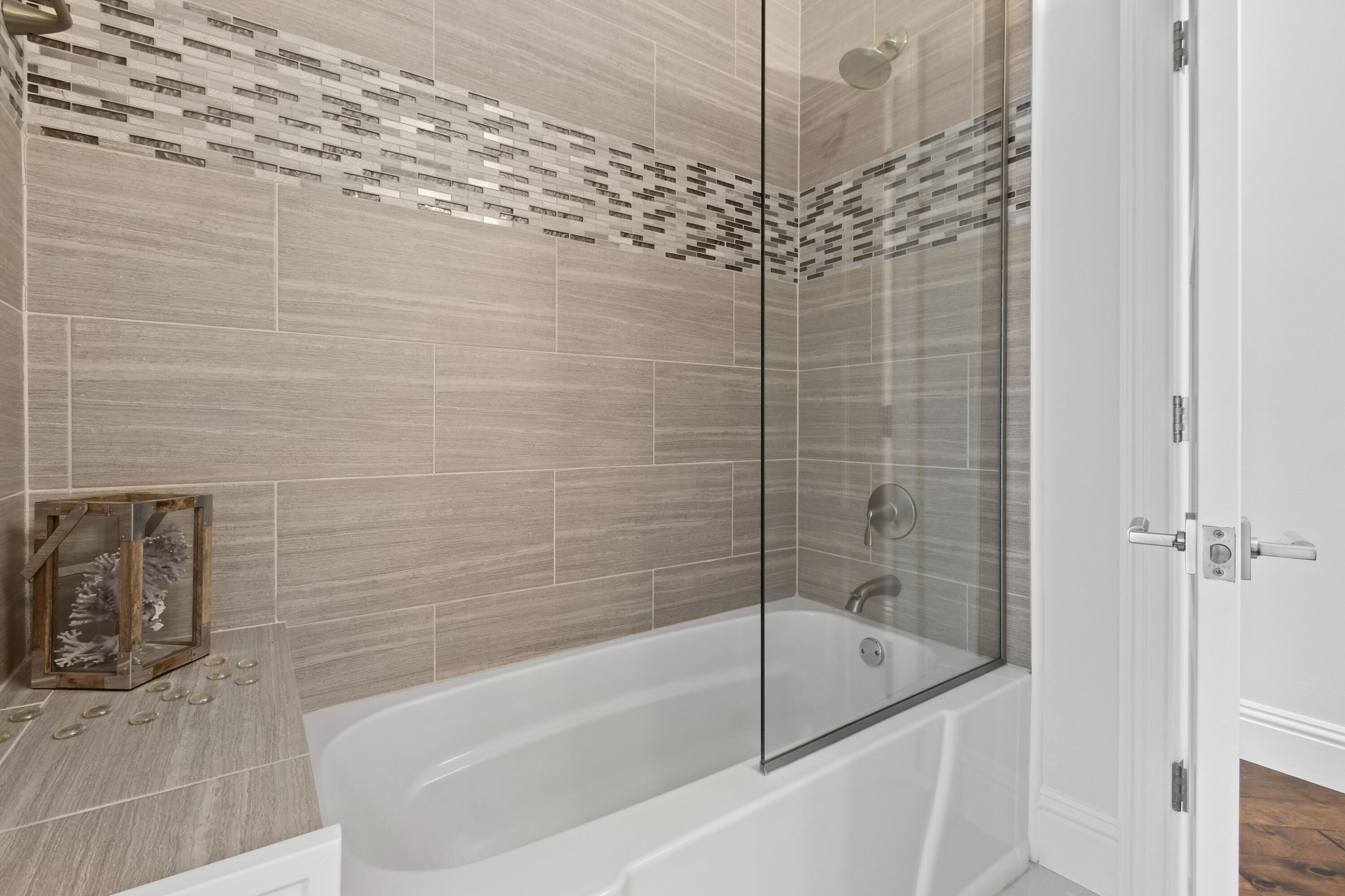 10561 Southeast Le Parc Jupiter, FL 33469 - Photo 39 of 80 a bathroom with a bathtub