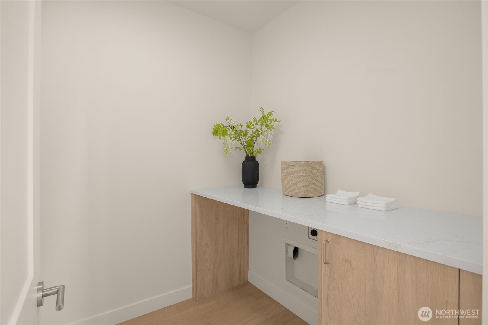 7335 & 7335b 21st Avenue Northeast Seattle, WA 98115 - Photo 15 of 40