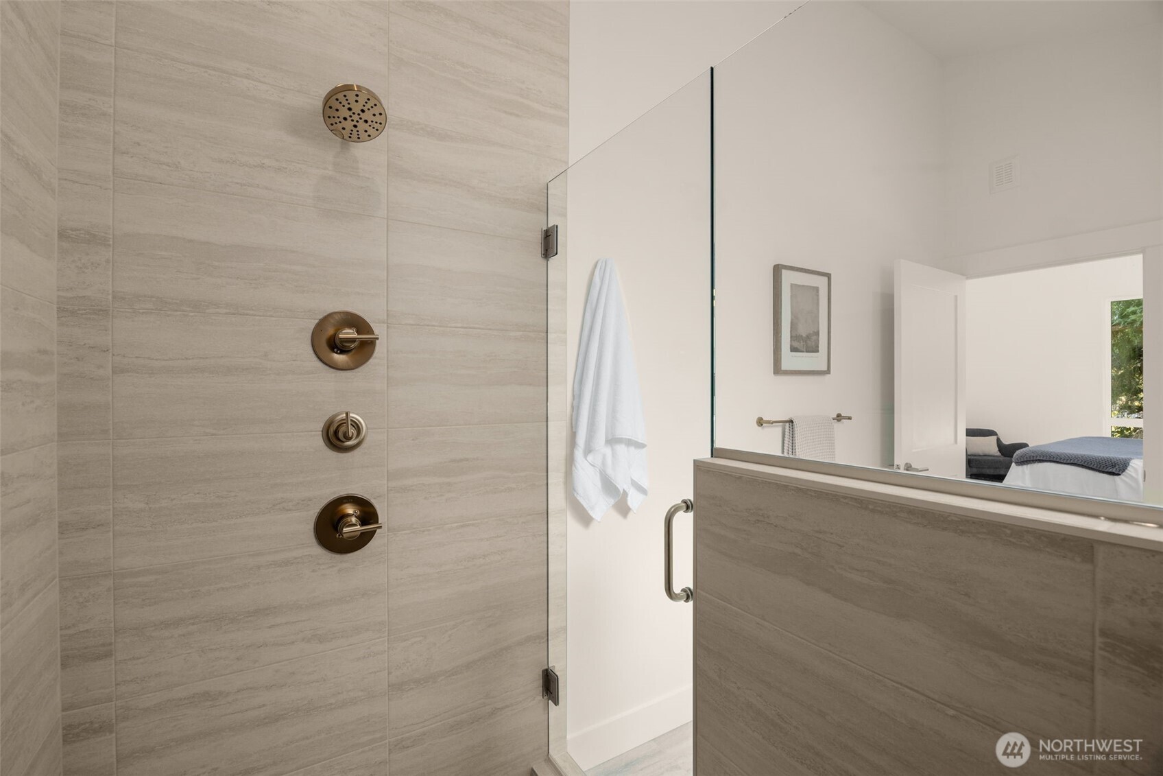 7335 & 7335b 21st Avenue Northeast Seattle, WA 98115 - Photo 18 of 40