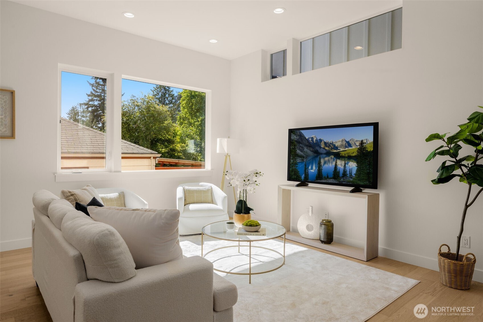 7335 & 7335b 21st Avenue Northeast Seattle, WA 98115 - Photo 2 of 40