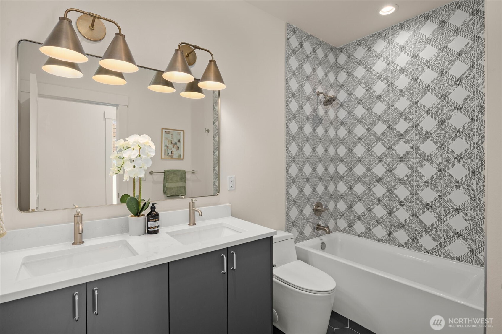 7335 & 7335b 21st Avenue Northeast Seattle, WA 98115 - Photo 24 of 40