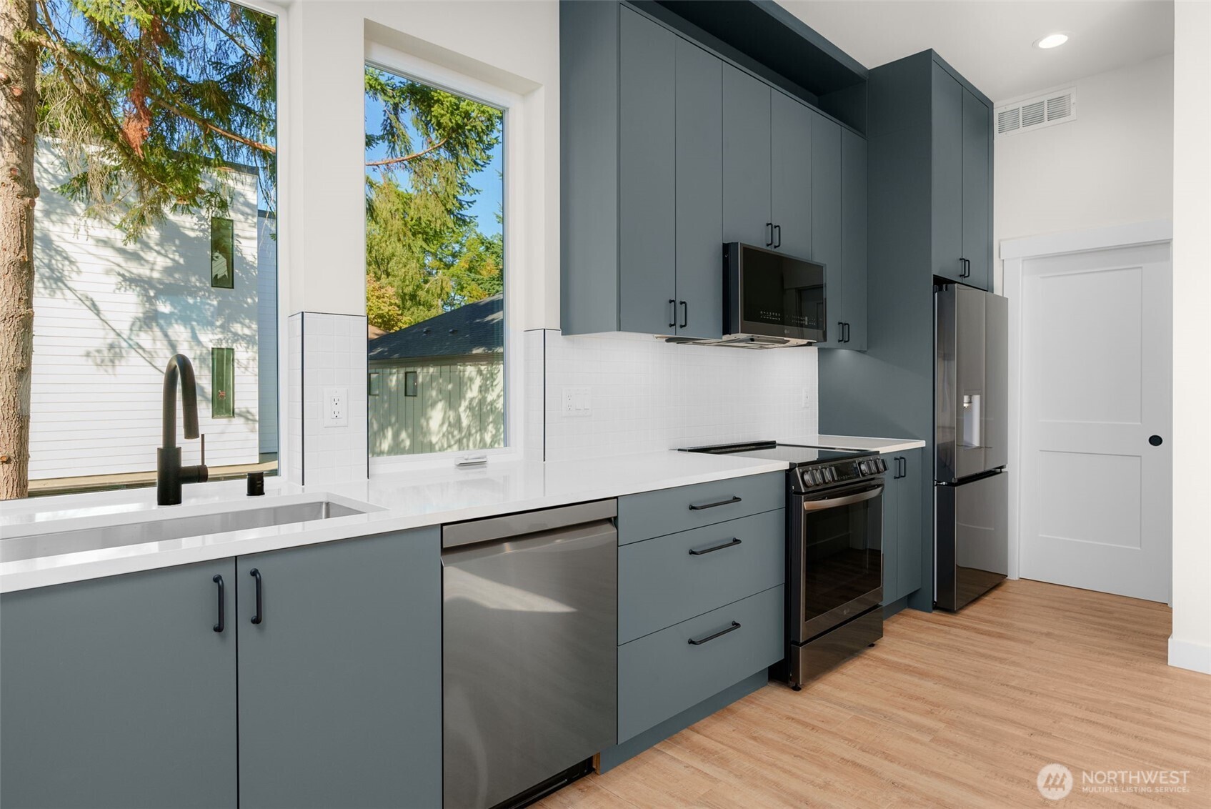 7335 & 7335b 21st Avenue Northeast Seattle, WA 98115 - Photo 29 of 40