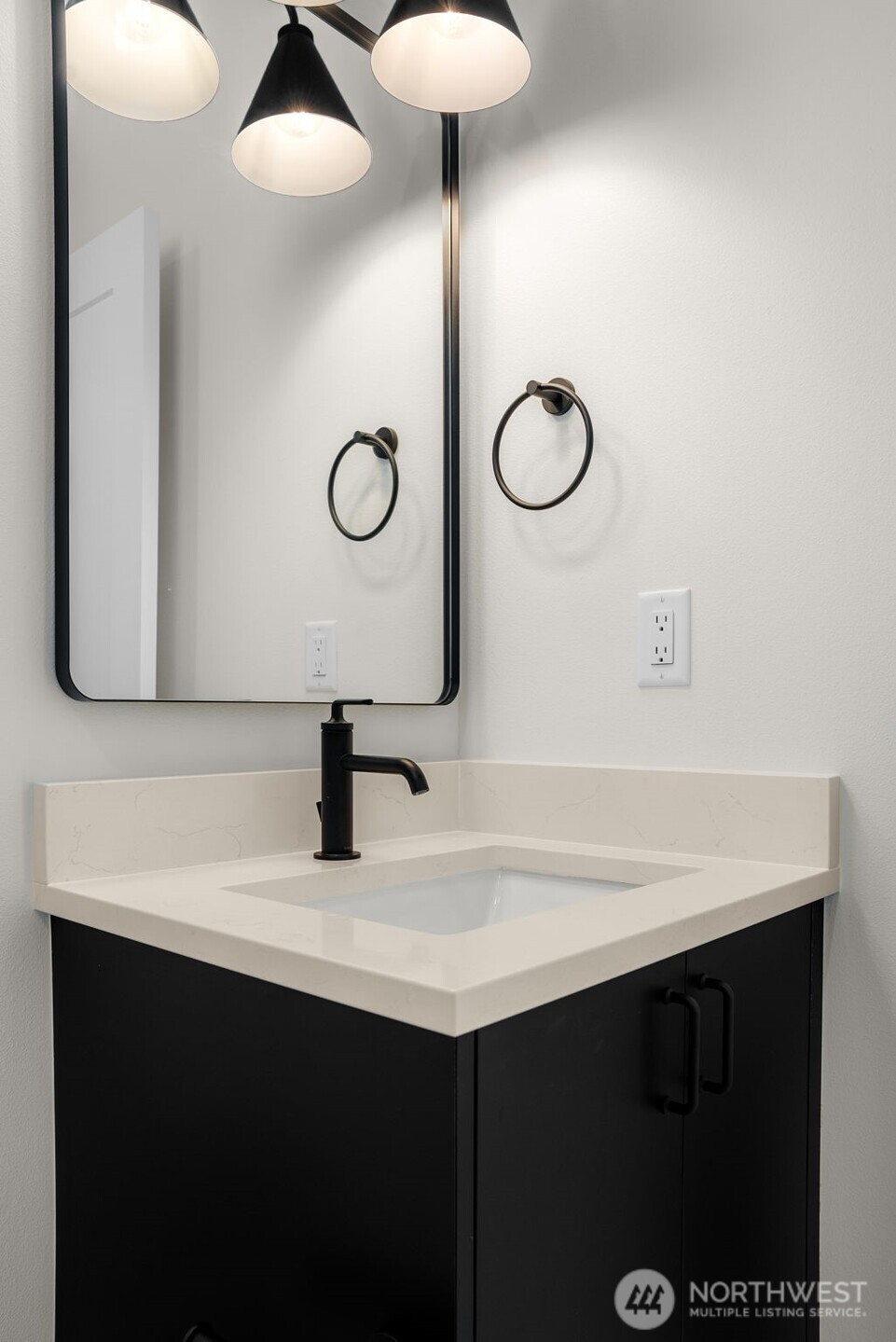 7335 & 7335b 21st Avenue Northeast Seattle, WA 98115 - Photo 32 of 40