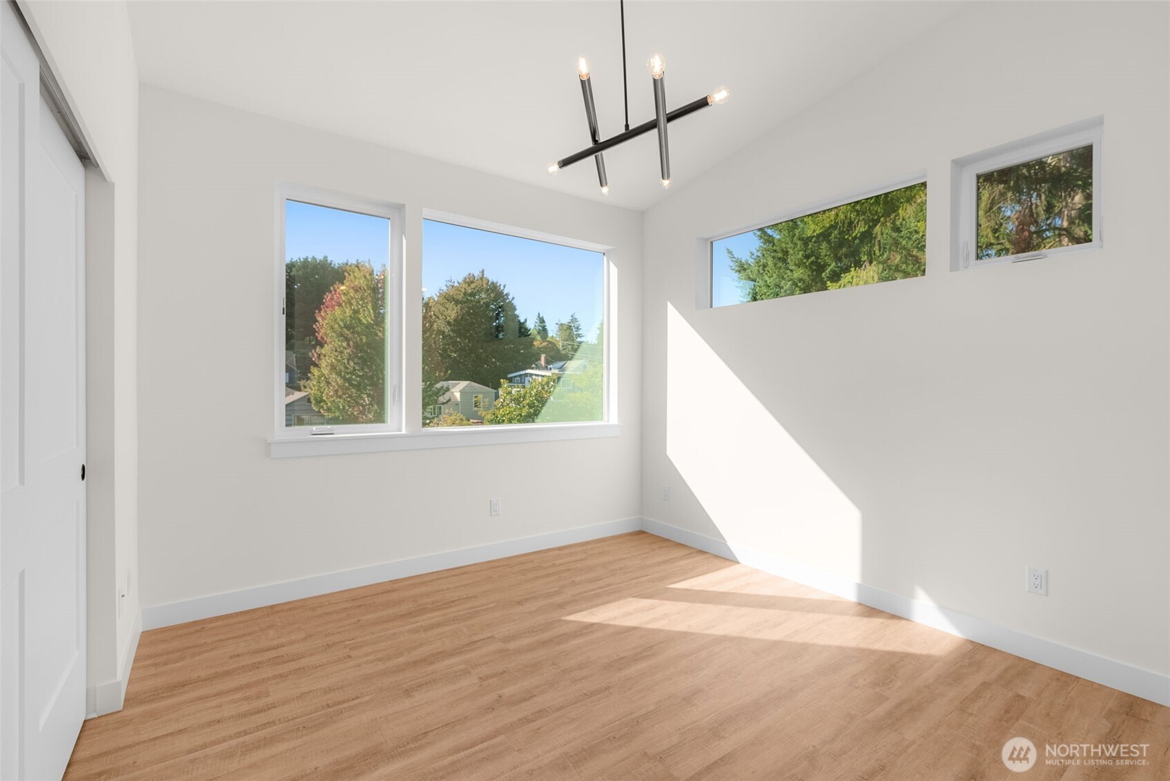 7335 & 7335b 21st Avenue Northeast Seattle, WA 98115 - Photo 34 of 40