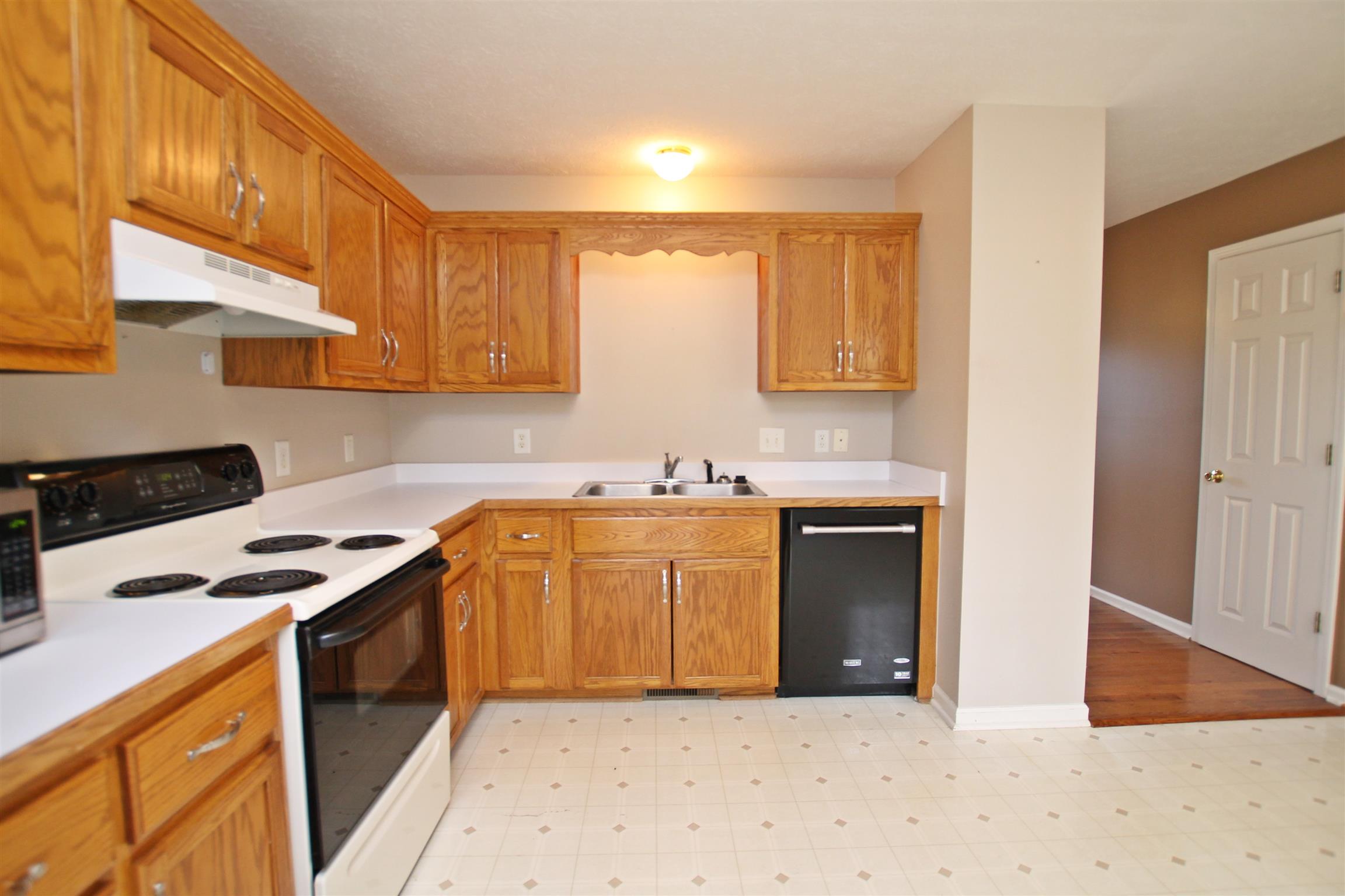 808 Hunters Crossing Lane Springfield, TN 37172 - Photo 8 of 30 a kitchen with stainless steel appliances granite countertop a stove a sink and a microwave