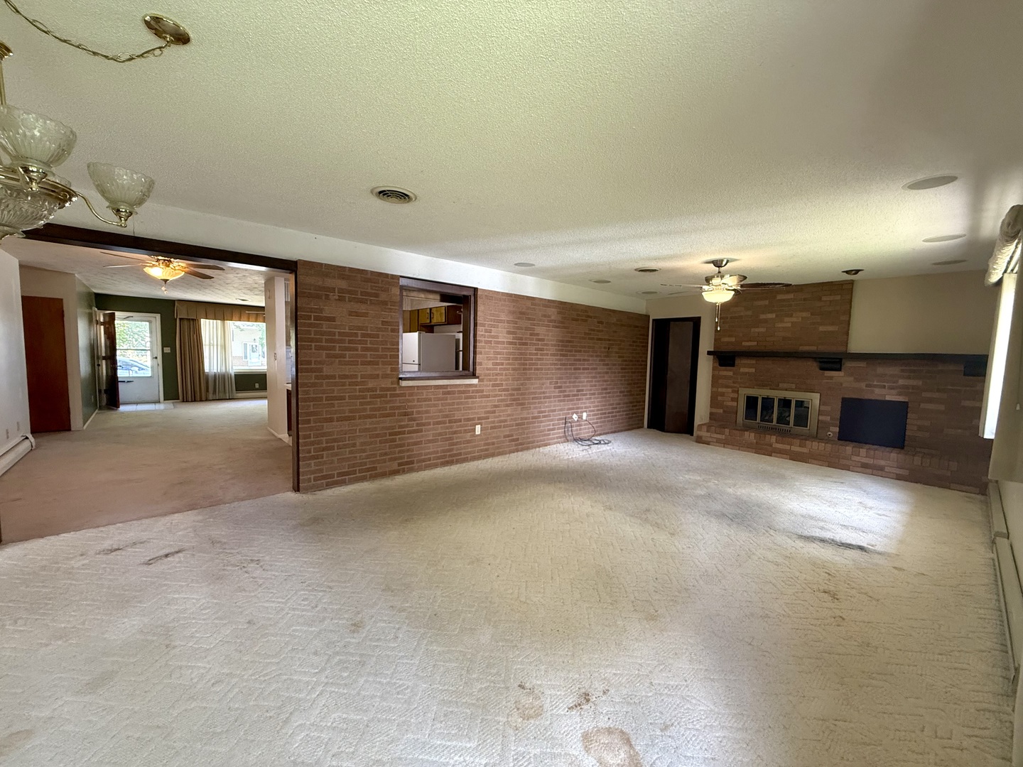 1340 Jeffrey Drive Rantoul, IL 61866 - Photo 8 of 18 a view of a livingroom with furniture and a kitchen