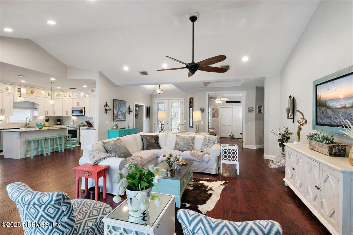 189 Laurel Lane Ponte Vedra Beach, FL 32082 - Photo 23 of 31 a living room with furniture and a flat screen tv