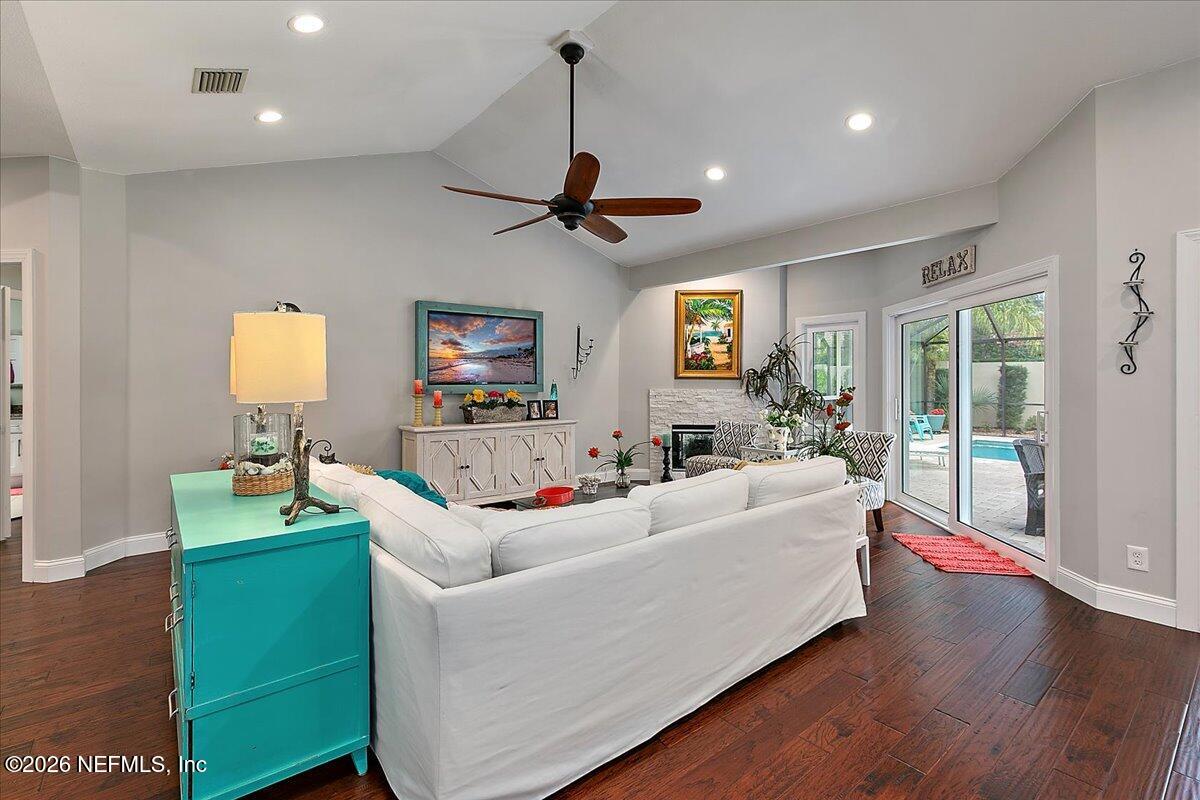 189 Laurel Lane Ponte Vedra Beach, FL 32082 - Photo 25 of 31 a living room with furniture and a flat screen tv
