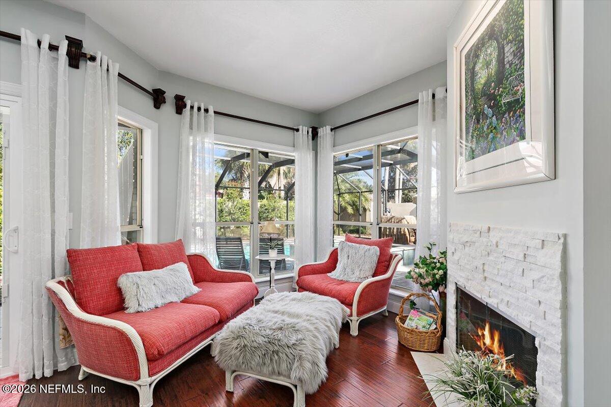 189 Laurel Lane Ponte Vedra Beach, FL 32082 - Photo 9 of 31 a living room with furniture and a window