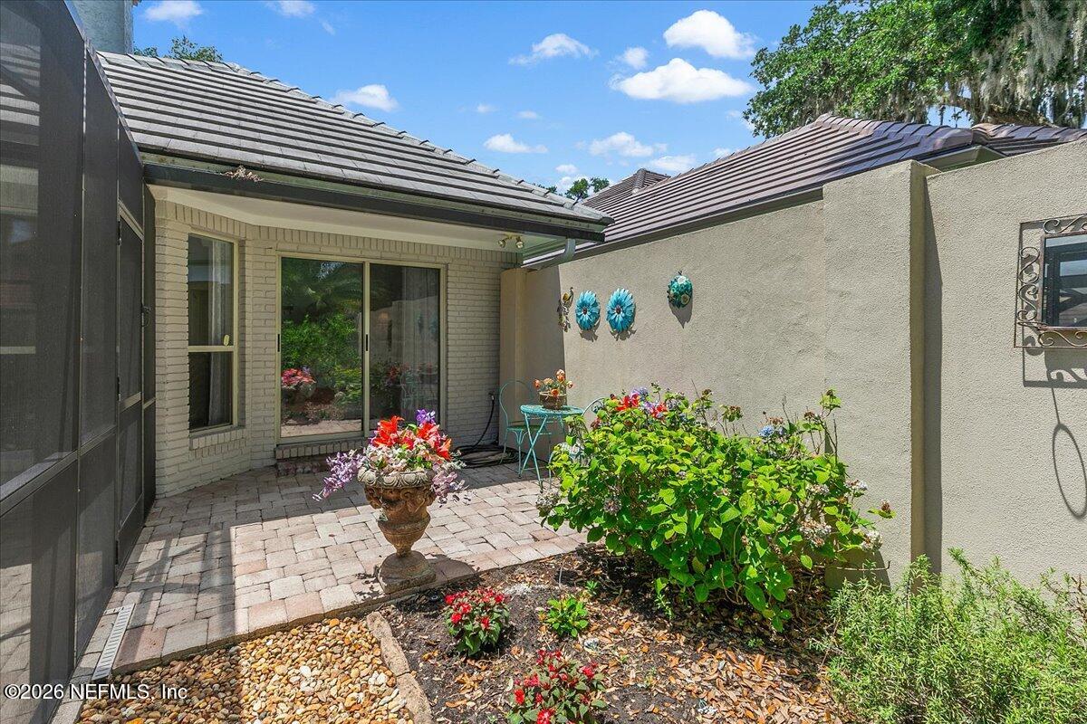 189 Laurel Lane Ponte Vedra Beach, FL 32082 - Photo 10 of 31 a front view of a house