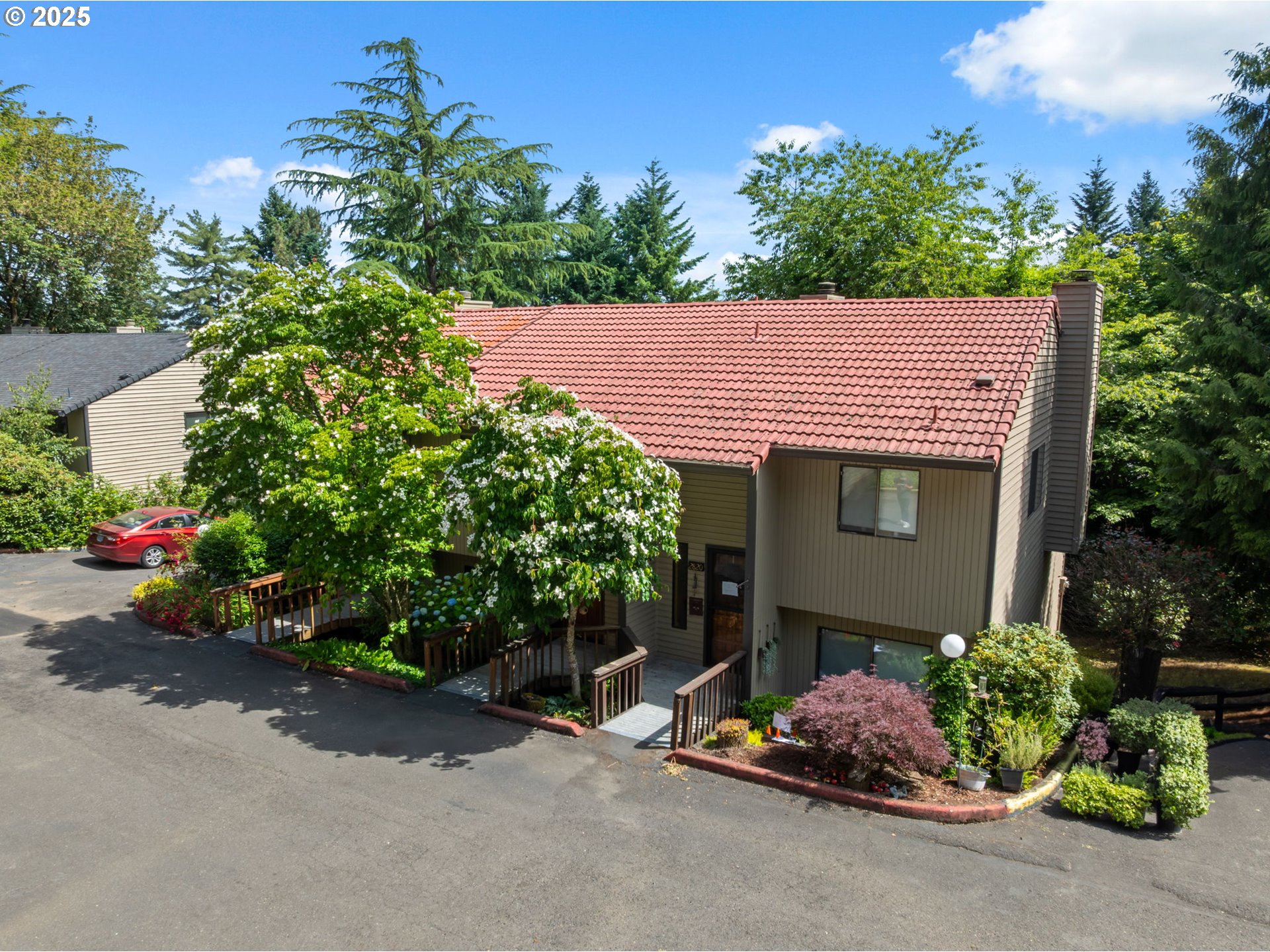 2818 Tree Top Lane West Linn, OR 97068 - Photo 46 of 46 front view of a house with a yard