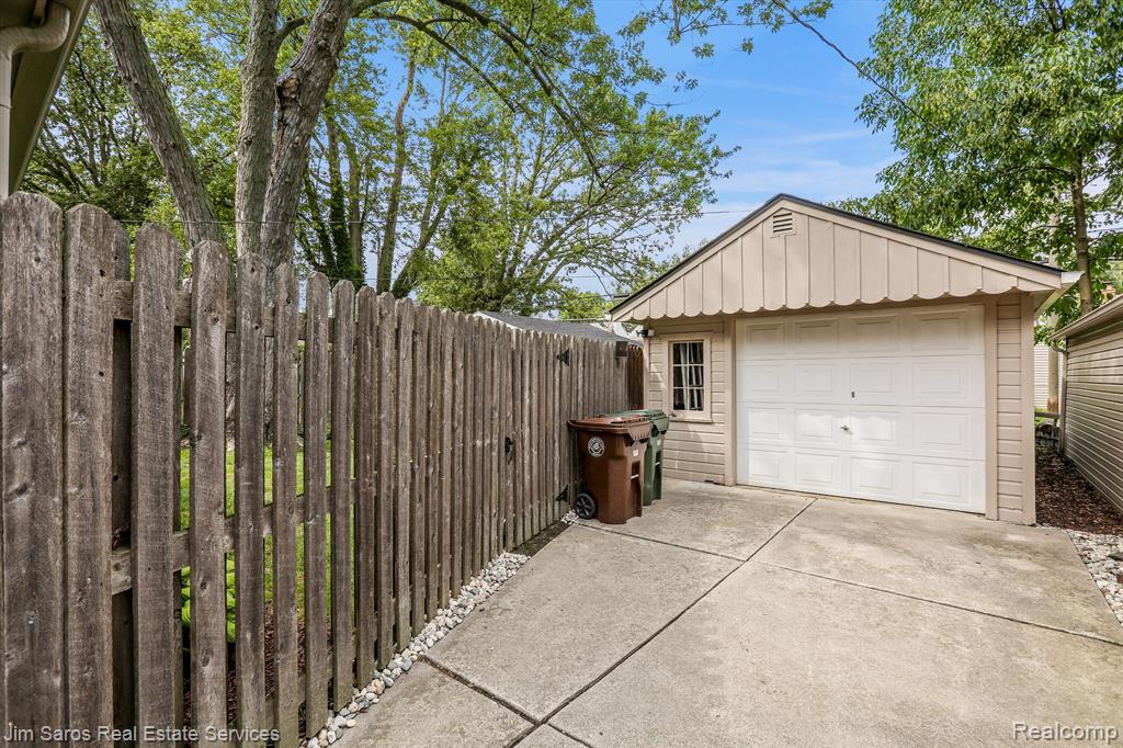 1330 Hampton Road Grosse Pointe Woods, MI 48236 - Photo 27 of 29