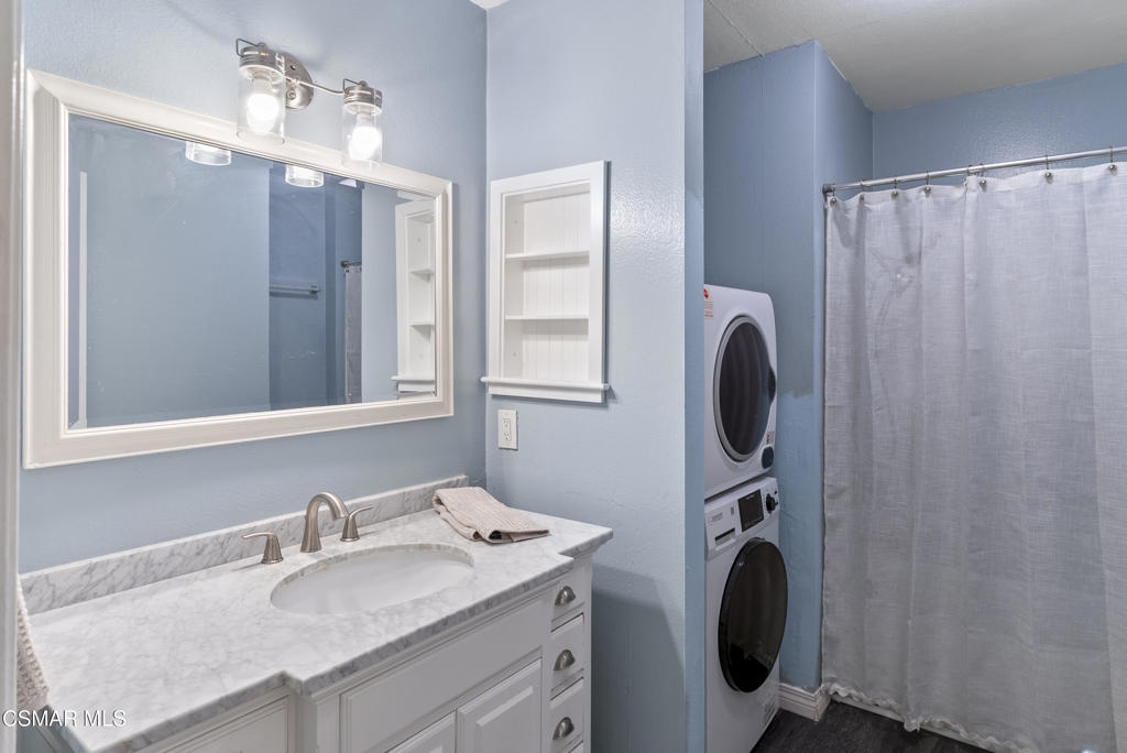 2324 Miramar Walk Oxnard, CA 93035 - Photo 14 of 24 a bathroom with a sink vanity mirror and tub
