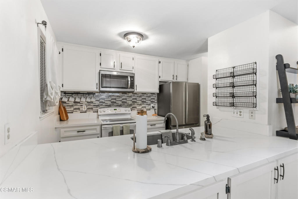 2324 Miramar Walk Oxnard, CA 93035 - Photo 5 of 24 a kitchen with appliances a sink and cabinets