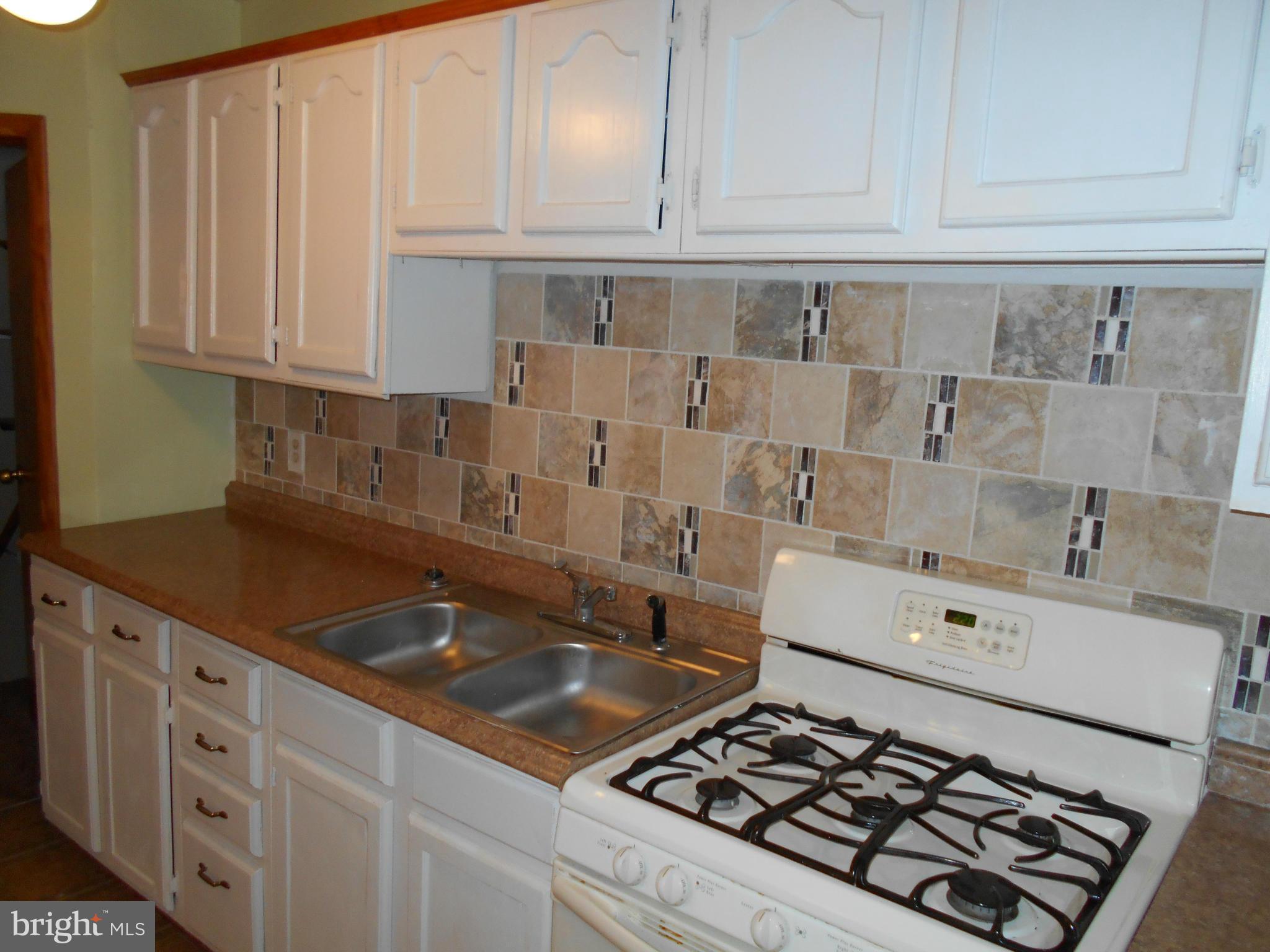 1724 Pin Oak Road Baltimore, MD 21234 - Photo 3 of 26 Kitchen