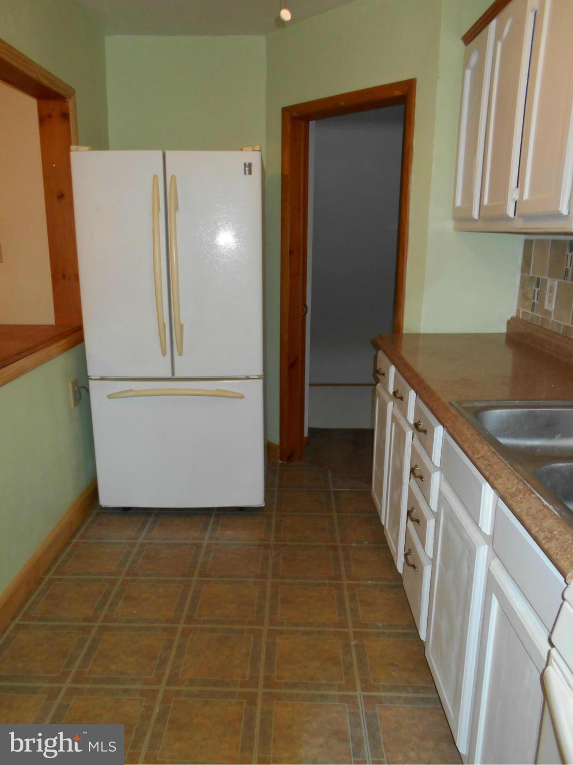 1724 Pin Oak Road Baltimore, MD 21234 - Photo 7 of 26 Kitchen