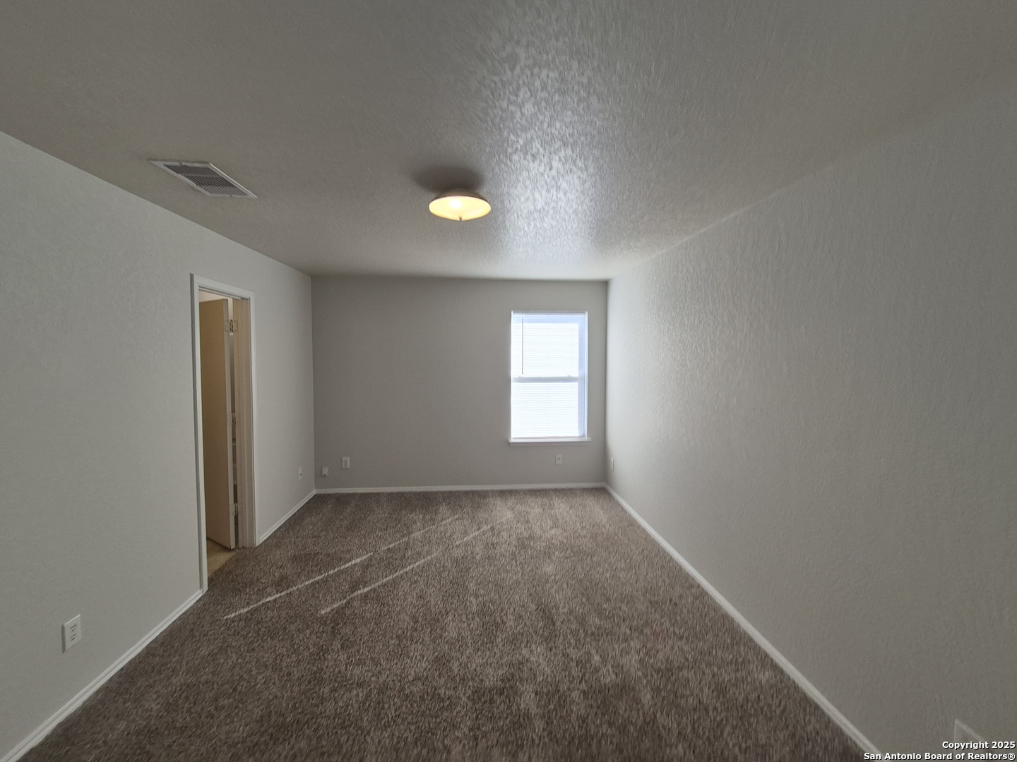 102 Kenrock Ridge San Antonio, TX 78254 - Photo 16 of 30 an empty room with windows and closet