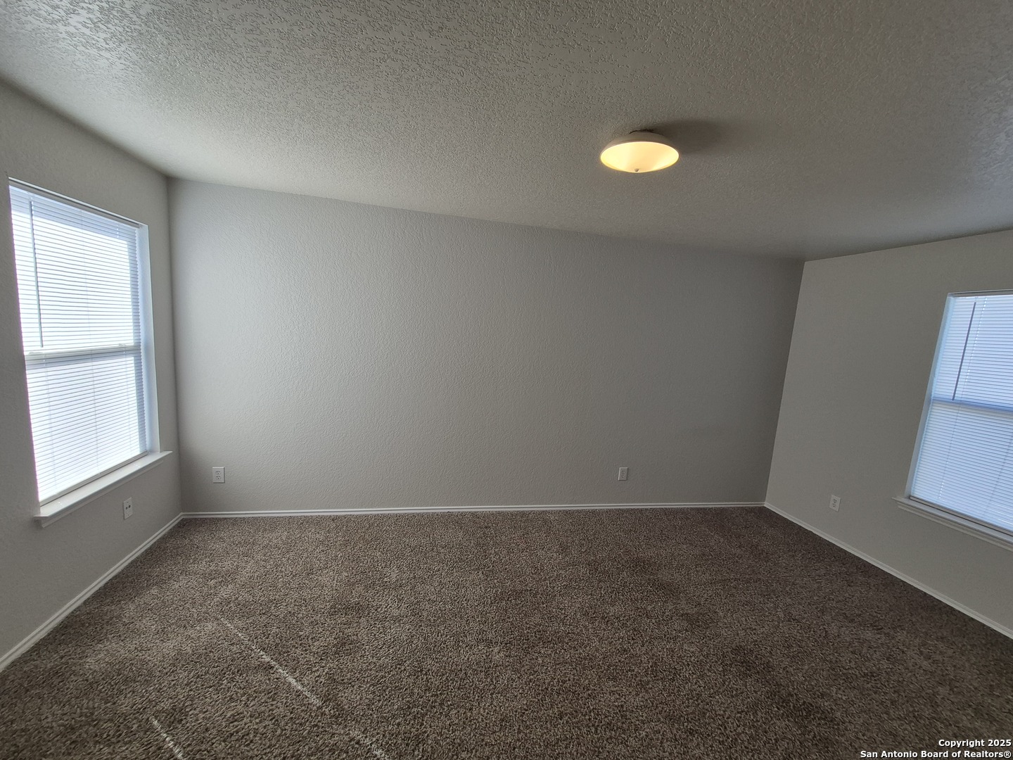 102 Kenrock Ridge San Antonio, TX 78254 - Photo 19 of 30 an empty room with a window
