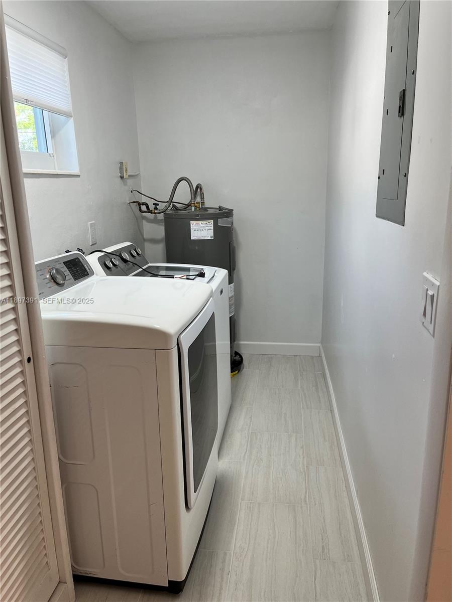 4233 Washington Street Hollywood, FL 33021 - Photo 4 of 18 5 x 12