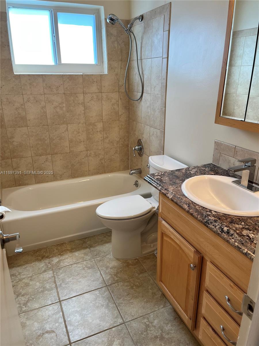 4233 Washington Street Hollywood, FL 33021 - Photo 8 of 18