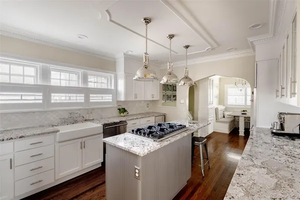 a kitchen that has a lot of cabinets in it