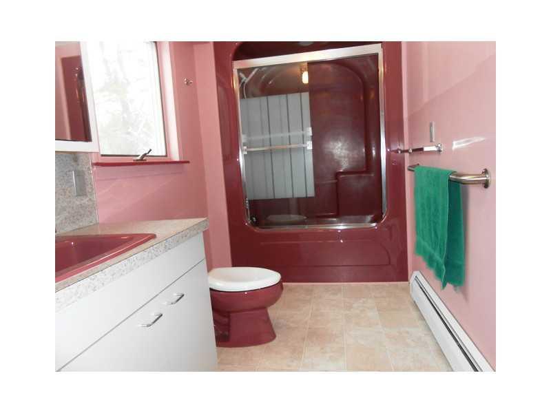 40 Falmouth Road Windham, ME 04062 - Photo 10 of 22 Bathroom.