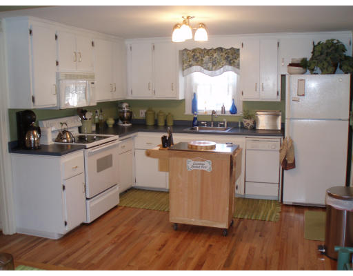 27 Sycamore Road Melrose, MA 02176 - Photo 2 of 7 Gallery Image 2