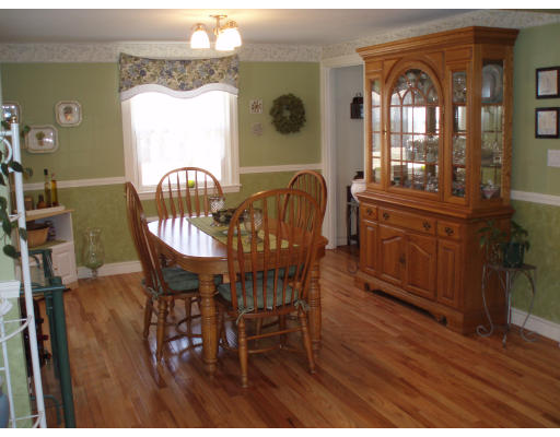 27 Sycamore Road Melrose, MA 02176 - Photo 3 of 7 Gallery Image 3
