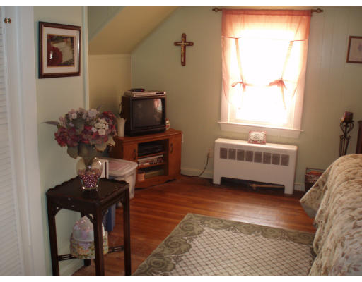 27 Sycamore Road Melrose, MA 02176 - Photo 7 of 7 Gallery Image 7
