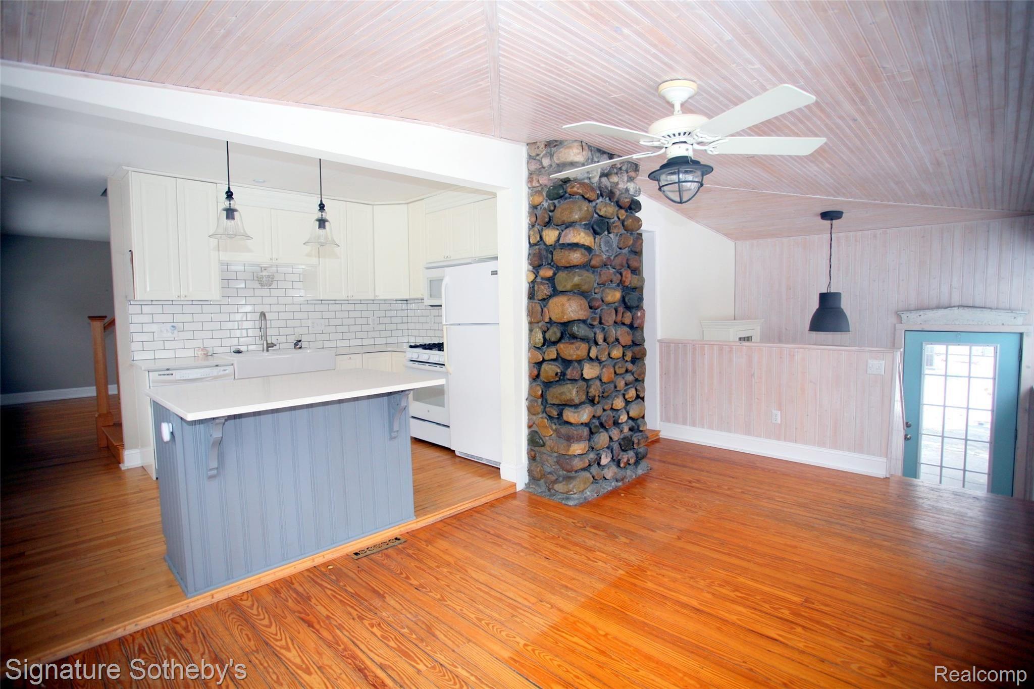 33 Miller Road Clarkston, MI 48346 - Photo 10 of 27 Breakfast/Family Rom Area