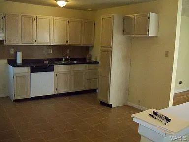 310 Midlothian Road St. Louis, MO 63137 - Photo 5 of 16