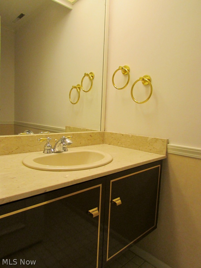 944 Som Center Road, Unit A3 Cleveland, OH 44143 - Photo 13 of 25 Gallery Image 13