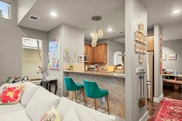 $2,900 | 1302 Delano Street, Unit A, Austin, TX 78721