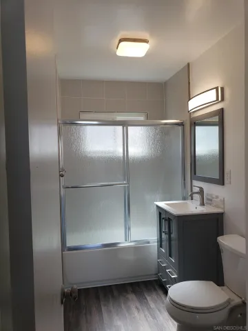 a view of a livingroom with wooden floor and closet