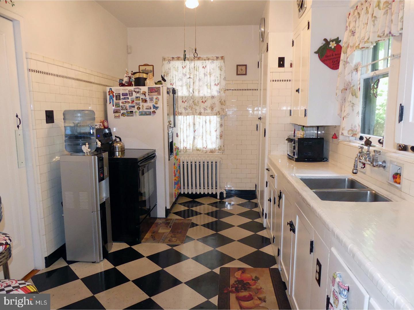 1621 Mineral Spring Road Reading, PA 19602 - Photo 15 of 25 Kitchen