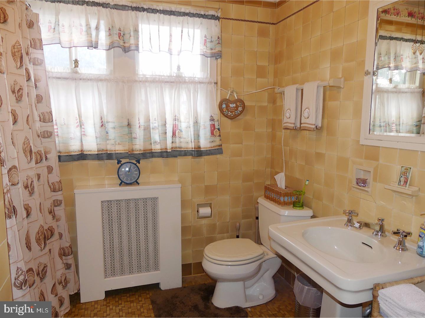 1621 Mineral Spring Road Reading, PA 19602 - Photo 20 of 25 Bathroom