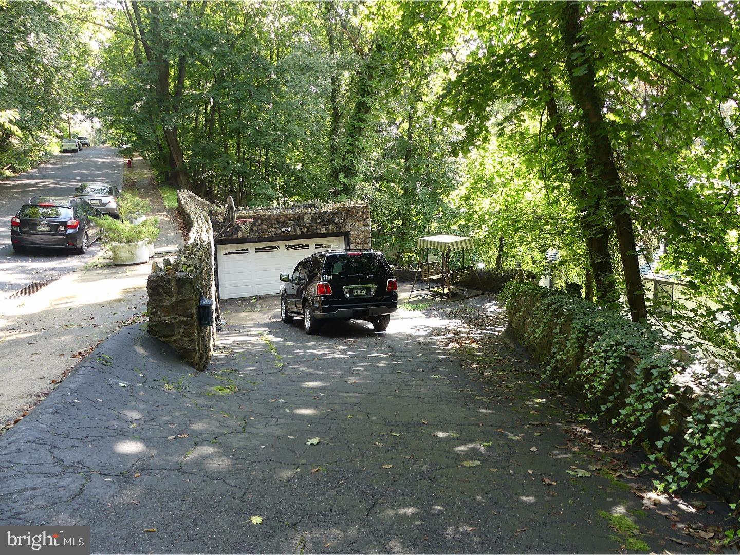 1621 Mineral Spring Road Reading, PA 19602 - Photo 4 of 25 Driveway