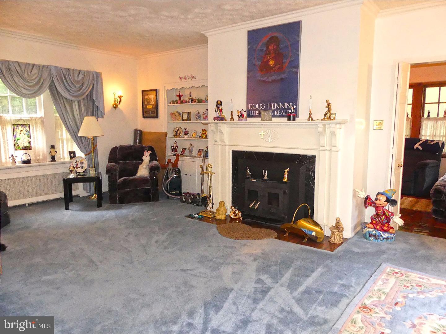 1621 Mineral Spring Road Reading, PA 19602 - Photo 10 of 25 Living Room