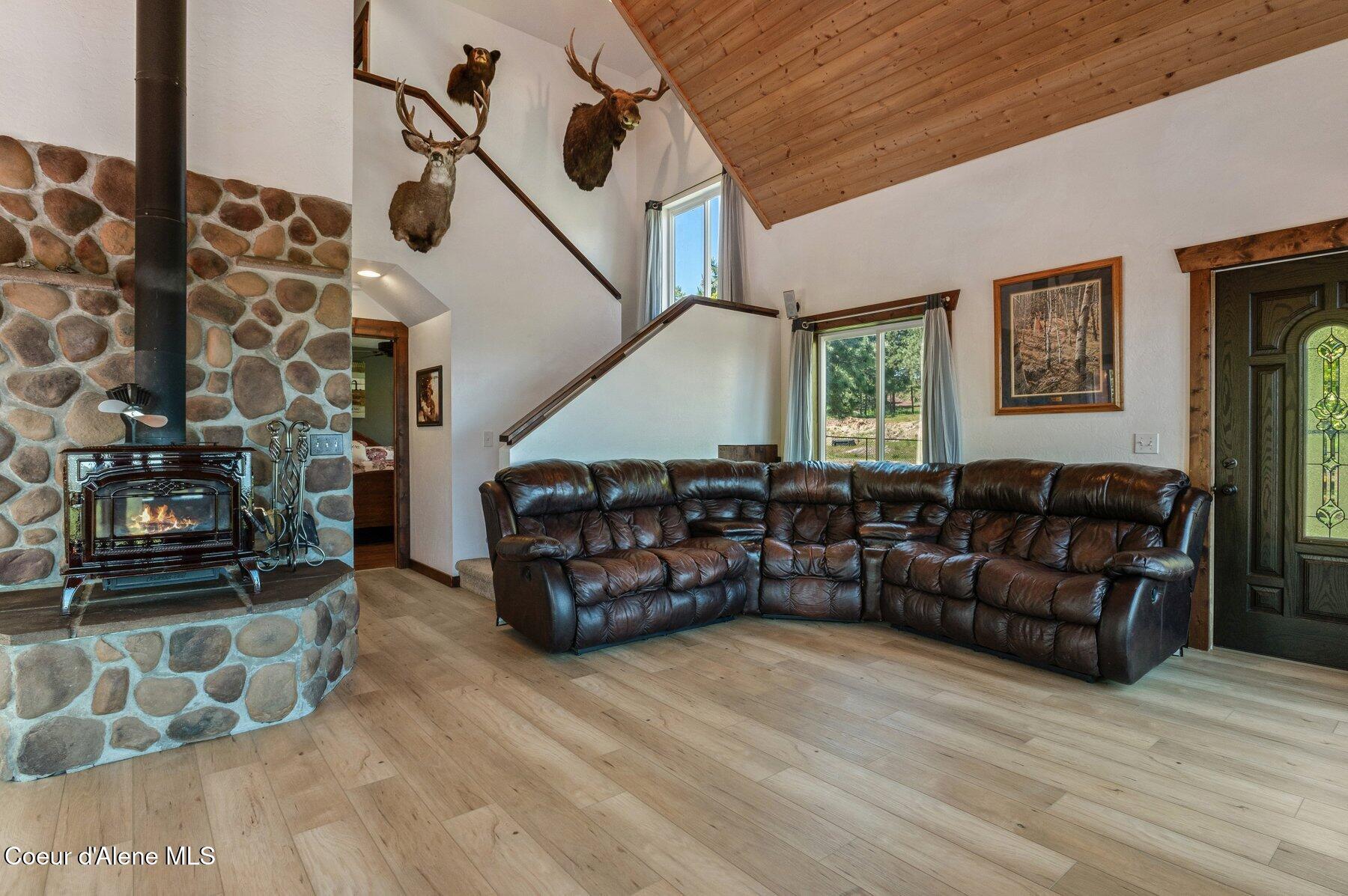 2902 Jewel Lake Road Sagle, ID 83860 - Photo 20 of 51 Great Room
