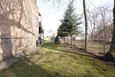 a view of yard with tree in the background