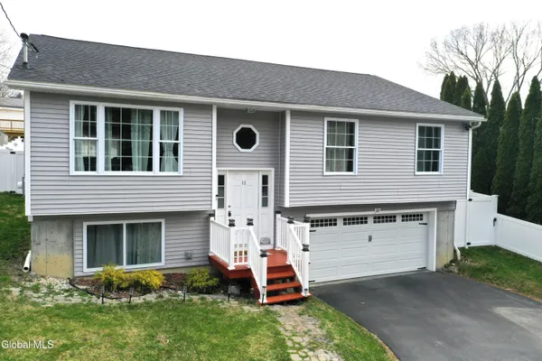 $479,999 | 10 Franklin Avenue, North Greenbush, NY 12198