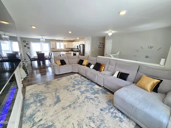 $479,999 | 10 Franklin Avenue, North Greenbush, NY 12198