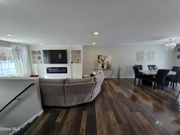 $479,999 | 10 Franklin Avenue, North Greenbush, NY 12198