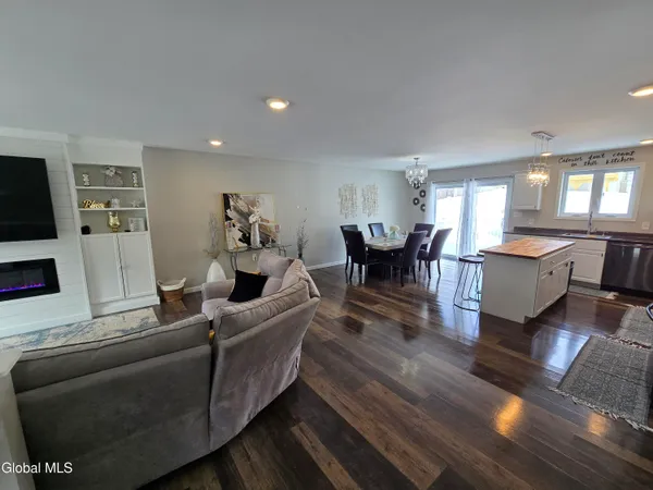 $479,999 | 10 Franklin Avenue, North Greenbush, NY 12198